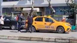 Taksinin kapısını 'sert kapattın' tartışması