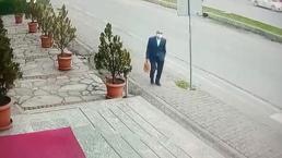 Takım elbiseli hırsız herkesi şaşırttı! Bisiklete atladı gitti