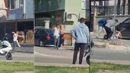 Yediği tostun parasını ödemeyip dükkana saldırdı, hastanelik oldu! Sopayla dövdüler