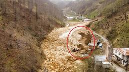 Trabzon'da heyelan; 3 ev toprak altında kaldı