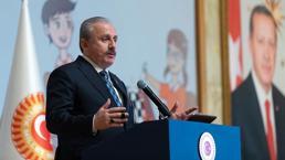 TBMM Başkanı Şentop, satranç turnuvasında dereceye girenlere ödüllerini verdi