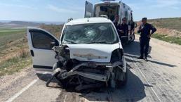 Eskişehir'de otomobil ile hafif ticari araç çarpıştı: 1 ölü, 3 yaralı