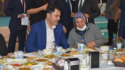 Bakan Kurum, Elazığ'da depremzedelerle iftar yaptı