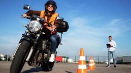 Annelere ücretsiz motosiklet eğitimi!
