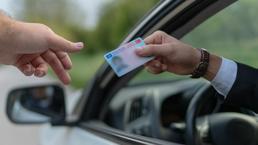 Ehliyet yenileme başvurusunda gözden kaçıyor! Araba kullanan herkesi kapsıyor! Sınır yok ama...