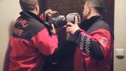 4 yaşındaki çocuk banyo kapısını kilitledi; annesi ve kardeşi mahsur kaldı