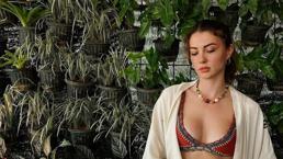 Burcu Özberk bikinisiyle sere serpe uzandı! 'Yandı buralar'