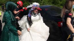 Gelin ve damat fotoğraf çekimine giderken kaza yaptı: 4 yaralı