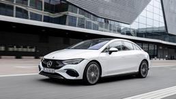 Elektrikli sedan EQE 613 km menzille geldi!