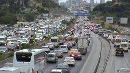 İstanbul'da beklenen kuvvetli yağış başladı! ‘Sarı kodlu’ uyarı sonrası trafik yüzde 80'e ulaştı 