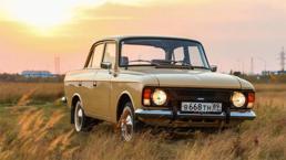 Rusya'dan flaş karar! Otomobil devleri tek tek çekilirken Sovyet efsanesi Moskvich geri dönüyor