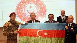 Bakan Akar Tek Vatan Harekatı gazileri ile bir araya geldi