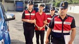 Cinayet şüphelisi balık yerken yakalandı