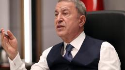 Milli Savunma Bakanı Akar, beraberindeki komutanlarla sınır hattına gitti