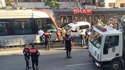 Laleli’de tramvay ile polis arabası çarpıştı! Seferler durdu, yaralılar var