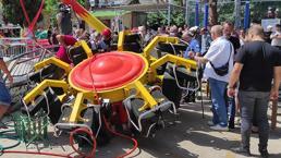 Lunaparkta korku dolu anlar! Salıncak mekanizmadan koparak düştü