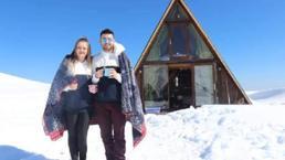 Büyük tuvaletini yaptı, kargoya sildi! Kamera kayıtlarını izleyince şaşkına döndüler! Kargocudan garip savunma...