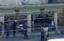 Suriyeliler arasında çıkan 'telefon alışverişi' kavgası kamerada; 6'sı sınır dışı edildi
