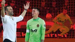 Antalyaspor-Galatasaray maçında olay! Okan Buruk resmen çıldırdı, Fernando Muslera damga vurdu, 90'da Bafetimbi Gomis...
