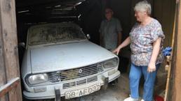 36 yıl garajda bekletiyor! Görenler inanamıyor, yol seviyesinin altında kaldı