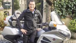 Acun Ilıcalı motor kazası geçirdi, hastaneye kaldırıldı