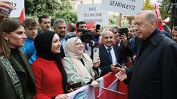 Cumhurbaşkanı Erdoğan'ı, Prag'da vatandaşlar karşıladı