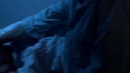 Karısının başucunda evdeki misafiri görünce öldürdü!