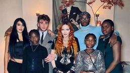 Madonna'nın aile fotoğrafı hayranlarını ikiye böldü!