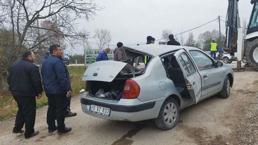 Dinamit yüklü kamyonun çarpmasıyla savrulan otomobil, kepçe operatörüne çarptı: 1 ölü, 2 yaralı