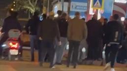 Taciz şüphelisini öfkeli kalabalığın elinden polis kurtardı