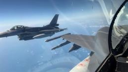 Yunanistan'a ait uçaklar NATO uçuşunu hedef aldı