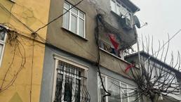 Sultanbeyli'de 2 çocuğuyla balkondan atladı