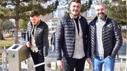 Oğluyla üniversitenin aynı bölümünde eğitim görüyor! 'Babamla okumanın hiç eksi bir yönü yok'