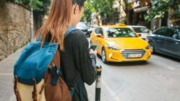 Müşteriden kaçan taksici! 1-2 dakika içinde ortadan kayboldu, yolcu hayatının şokunu yaşadı 