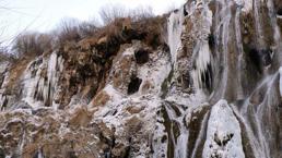 Girlevik Şelalesi dondu, görenler hayran kaldı