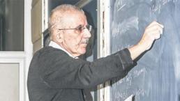 Fizik profesörü tele-dolandırıcıların radarına girdi! Binlerce lira birden gönderdi