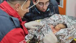 Hatay'da 90 saat sonra 10 günlük Yağız bebek ve annesi enkazdan sağ çıkartıldı