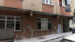 Esenler ve Bayrampaşa'da iki binadaki çatlaklar korkutuyor