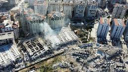 Deprem bölgesinde yıkılan binalarla ilgili 247 kişi tutuklandı 