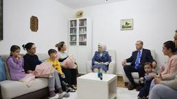 Cumhurbaşkanı Erdoğan'dan depremzede aileye ziyaret