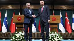 Türkiye Finlandiya'nın NATO üyeliğine yeşil ışık yaktı İsveç çılgına döndü! Tarihi karar dünyada manşet oldu...