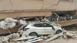 Enkaz altından arabalar sayesinde kurtuldular! 5 aile sağ çıktı