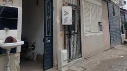 Kavgada tabancayla ateş edip, kapının arkasındaki komşusunu öldürdü