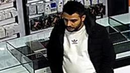 Sahte 800 dolarla 15 bin liralık telefon ve bin 60 lira para üstü alıp gitti