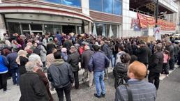 Yüzde 70 indirimi duyan akın etti! İzdiham anları kameralarda