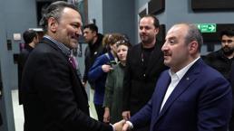 Bakan Varank, sözlerini skece konu eden Güldür Güldür Show ekibini izledi