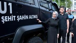 Şehit polisin adı verilen zırhlı araç evine getirildi; ailesi duygulandı