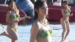 Rabia Soytürk kumsalda pozlar verdi! Fiziği dikkat çekti