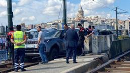 Lüks cipiyle Galata Köprüsü'nde tramvay yoluna girdi, seferler durdu