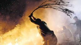 Çanakkale'yi 30 yıllık ahşap elektrik direği yaktı! Yangın kontrol altına alındı